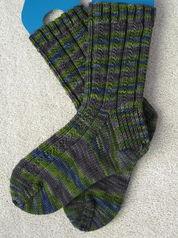 Simple skyp socks Knitting pattern by Adrienne Ku ...