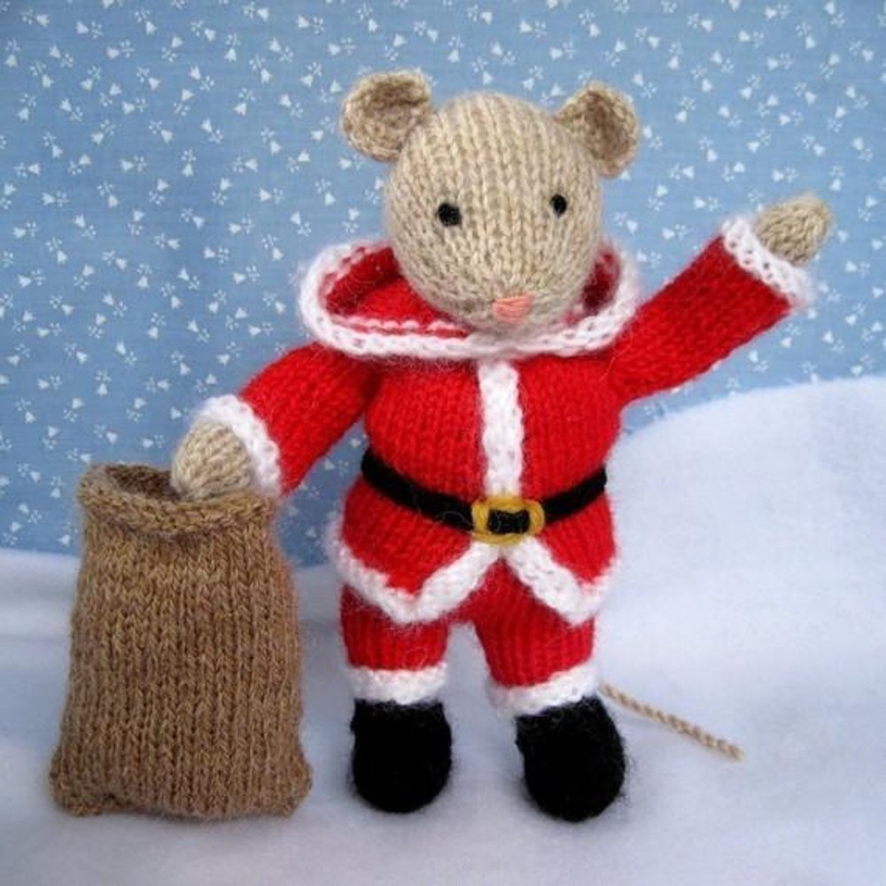 Santa Mouse Knitting pattern by Dollytime