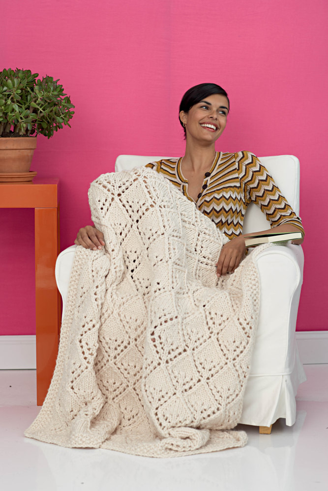 Winter Lace Afghan in Lion Brand WoolEase Thick & Rápido