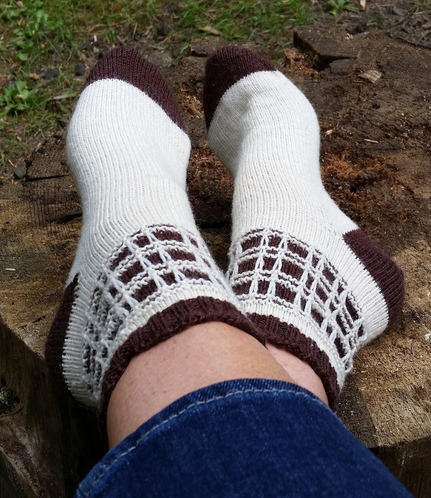 Easy Peasy Plaid Socks Knitting pattern by FiberFrosting