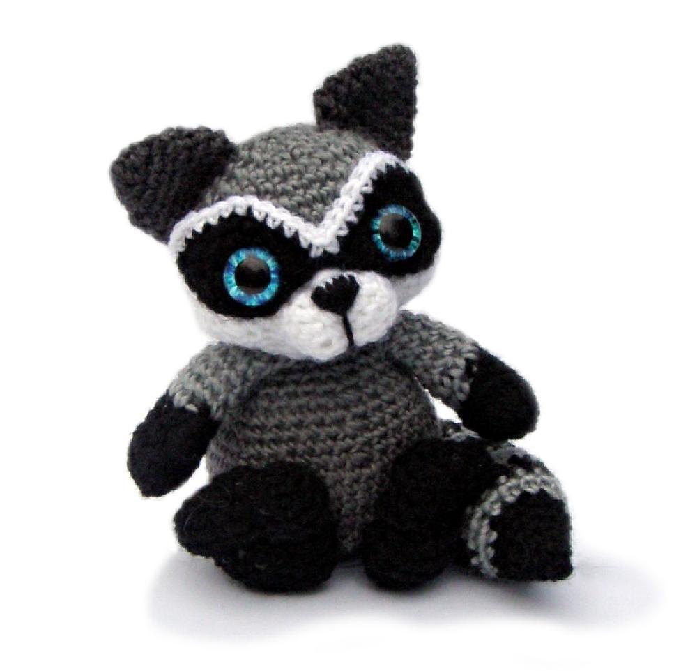 Amigurumi Raccoon Pattern Crochet pattern by Patchwork Moose | Knitting
