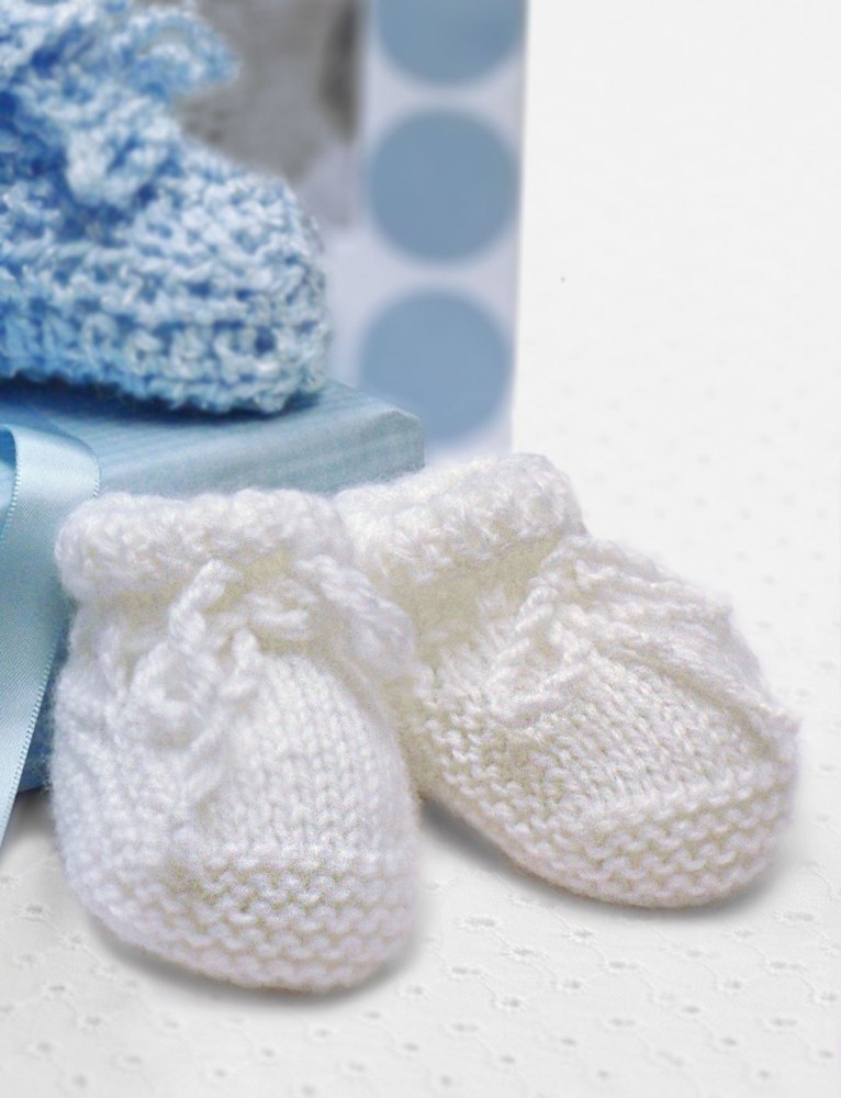 Baby Shower Booties in Bernat Softee Baby Solids | Knitting Patterns