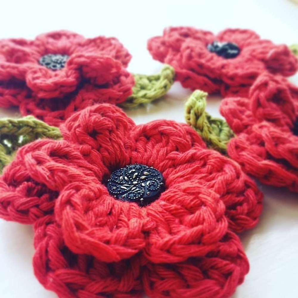 Remembrance Poppy Brooch Crochet pattern by BennyRens